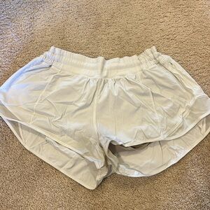 Lululemon Hotty Hot Short 2.5 inch